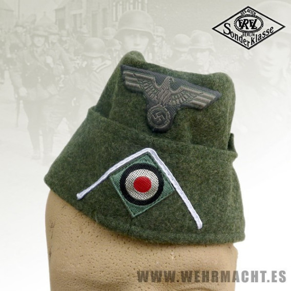 WH Schiffchen M34 con insignias