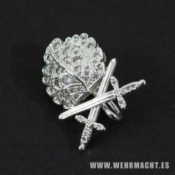 Hojas de roble con espadas y diamantes