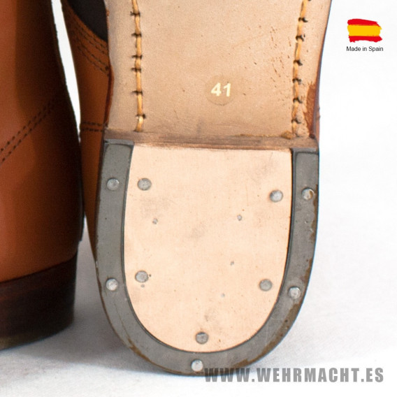 Botas Cortas con Clavos, Marrón