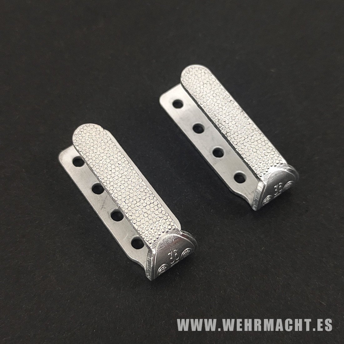 German Uniform Belt Hooks, Side