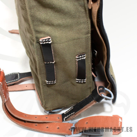 Tornister M41 con trinchas