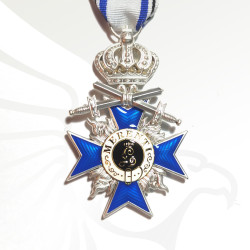 Orden al Mérito Militar 4ª clase con corona y espadas (Baviera)