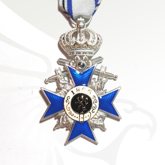 Orden al Mérito Militar 4ª clase con corona y espadas (Baviera)