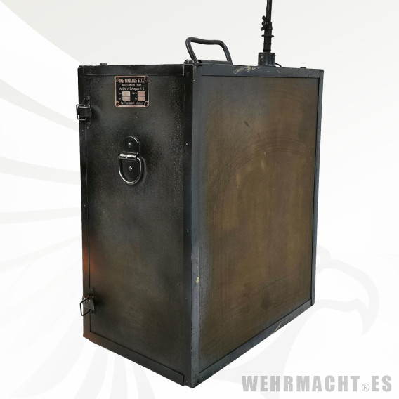 Replica of German WWII Radio Torn Fu d2.