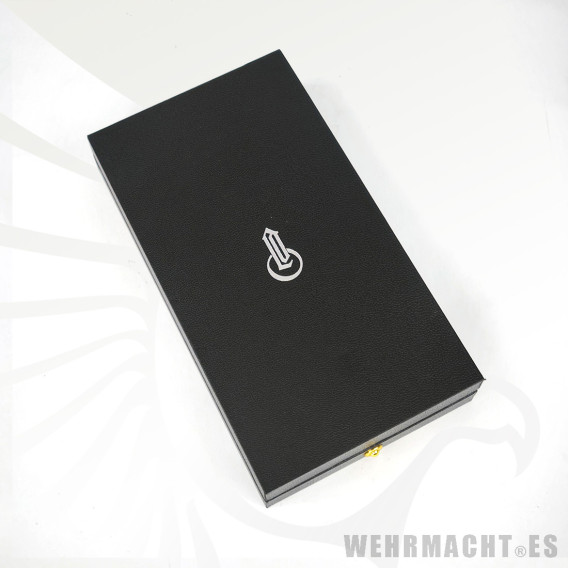 Presentation case for the Knights Cross
