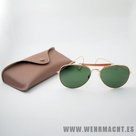 Aviator style sunglasses (Green)