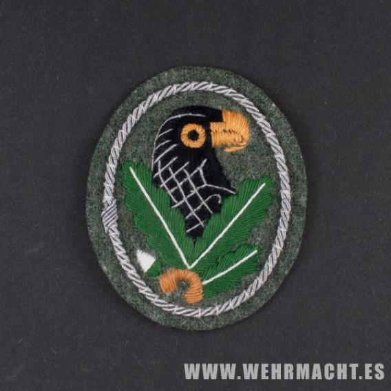 Snipers Badge with silver trim