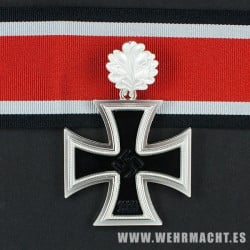 Cruz de Caballero de la Cruz de Hierro con hojas de roble