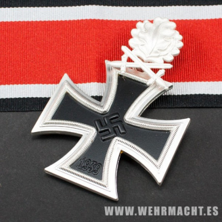 Cruz de Caballero de la Cruz de Hierro con hojas de roble y espadas (3 piezas)