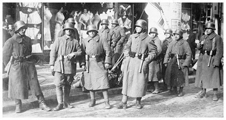 WW1 German Uniforms, Fieldgear and Helmets